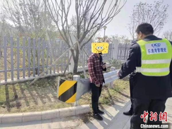 女生徒步回老家，走了4天还没走出市，坚韧与困境的挑战