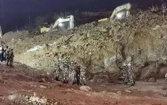 四川山体滑坡吞噬生命，紧急搜救进行中——生死未卜的28人牵动人心！