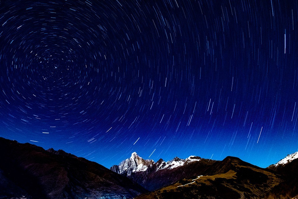 震撼夜空！七颗行星四川四姑娘山聚首，罕见天文奇观即将上演！