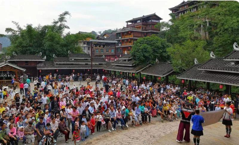 震撼！自助餐厅惊现食神！澳门男子176cm身高，吃自助偷肉达惊人的二十斤！背后的故事引人深思……