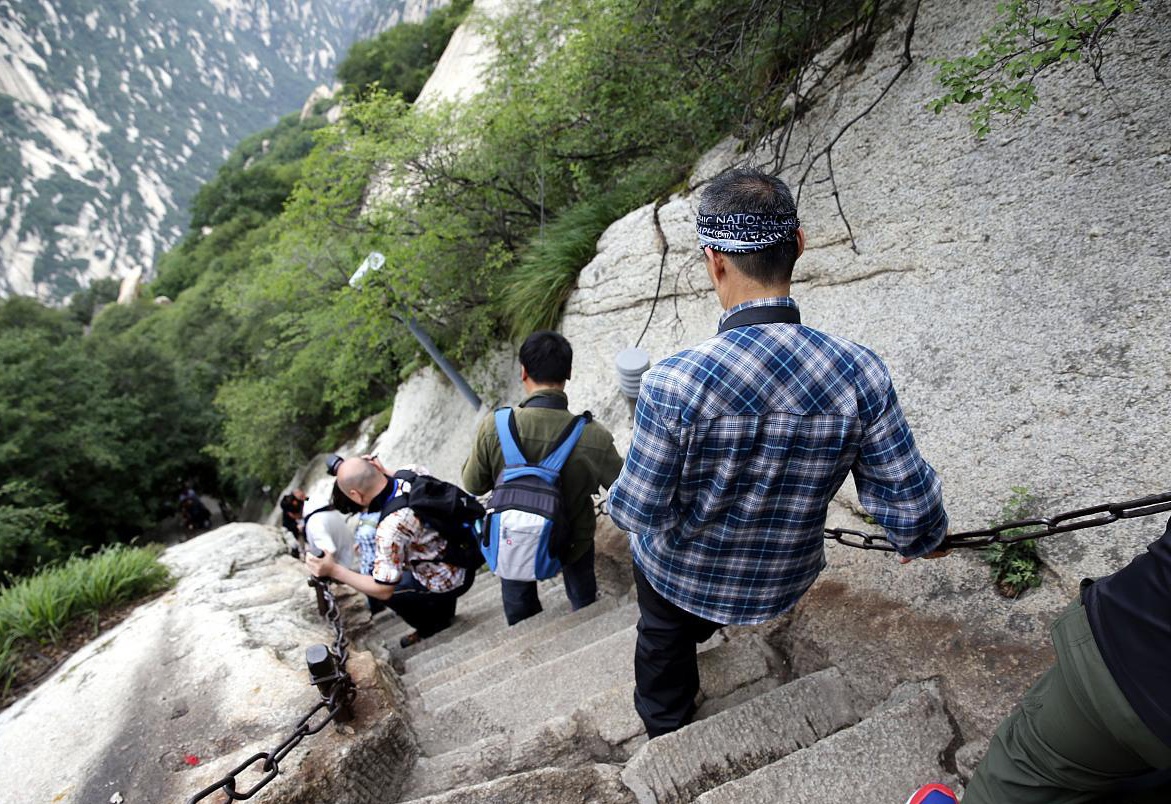 小伙登华山失联8天，生死未卜，搜救行动背后的深度探讨